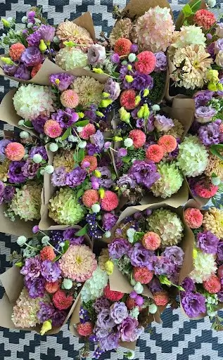 Late-summer subscription bouquets of dahlias, lisianthus and hydrangea